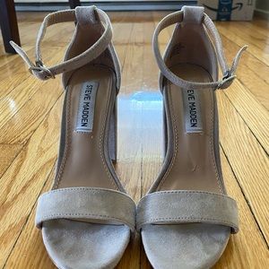 Steve Madden Carrson sandal in nude suede